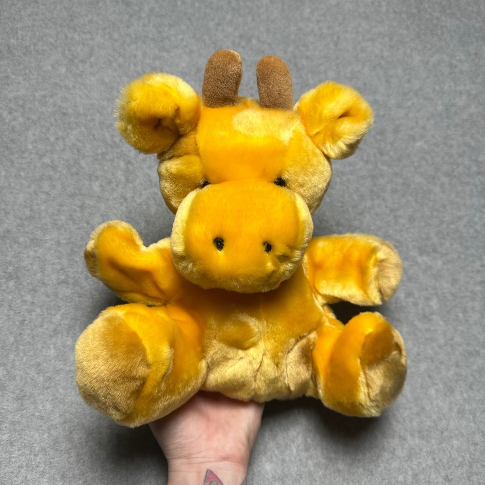 Vintage 2002 Outrageous Intl Giraffe Hand Puppet Plush Yellow Orange Spotted 10"